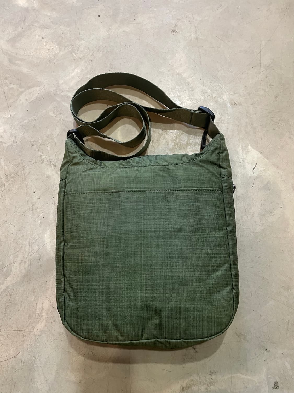 몽벨 카키 크로스백 상품이미지3