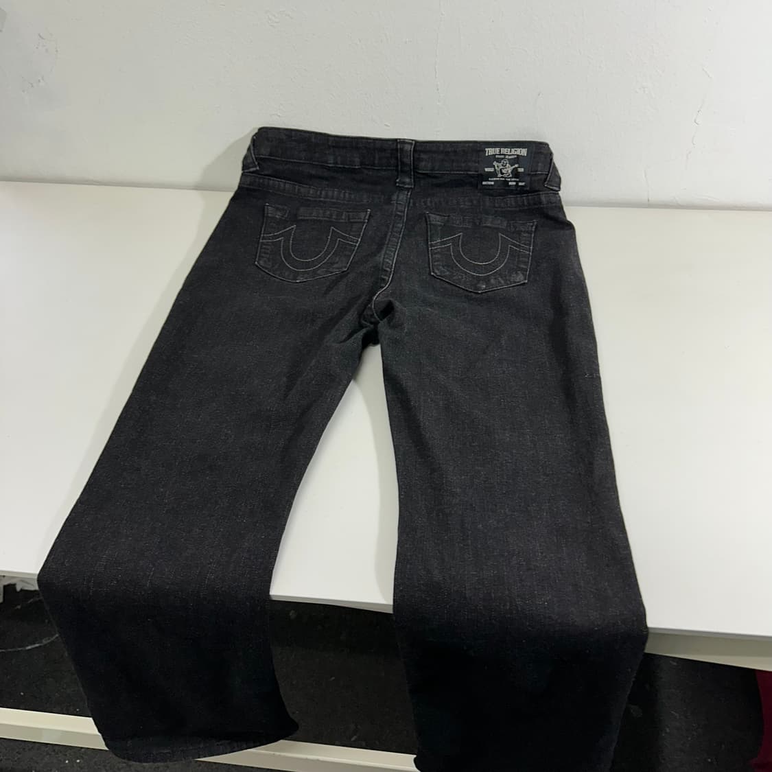 우먼L 트루릴리젼 세미부츠컷핏 블랙워시드 부츠컷청바지 상품이미지2