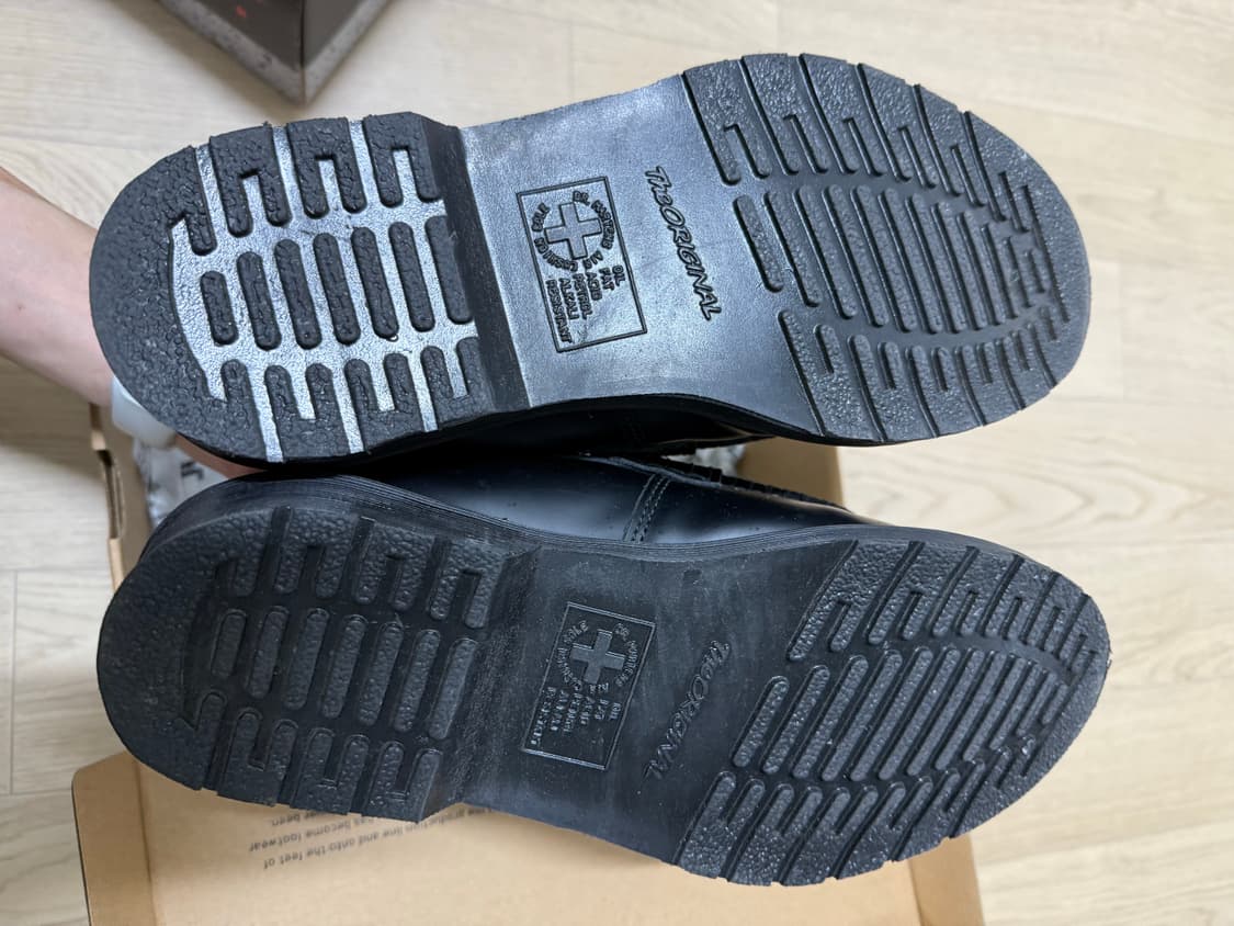 슈프림 닥터마틴 로퍼 270 상품이미지2