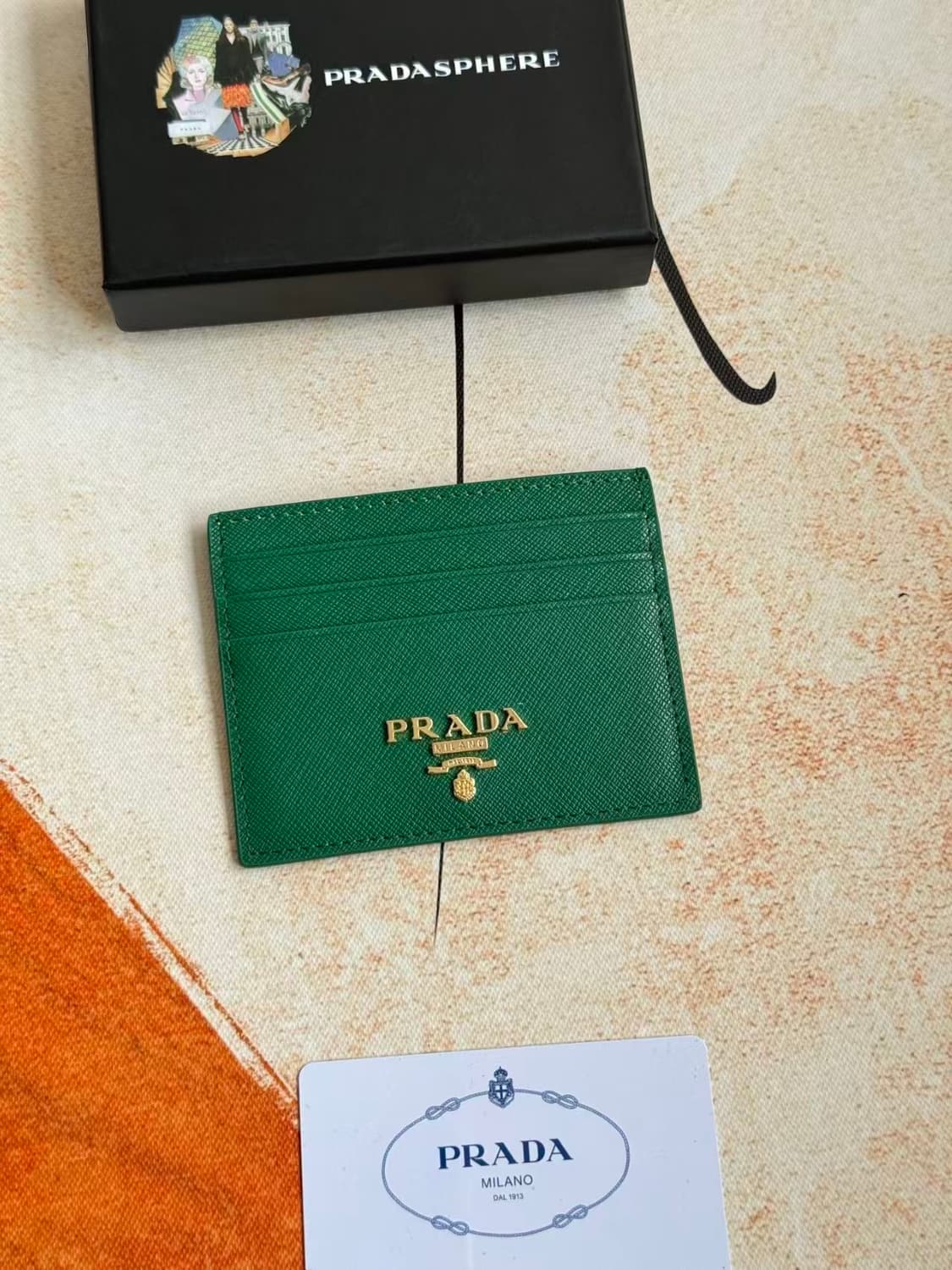 프라다 사피아노 레더 트라이앵글 로고 카드 지갑
 상품이미지1