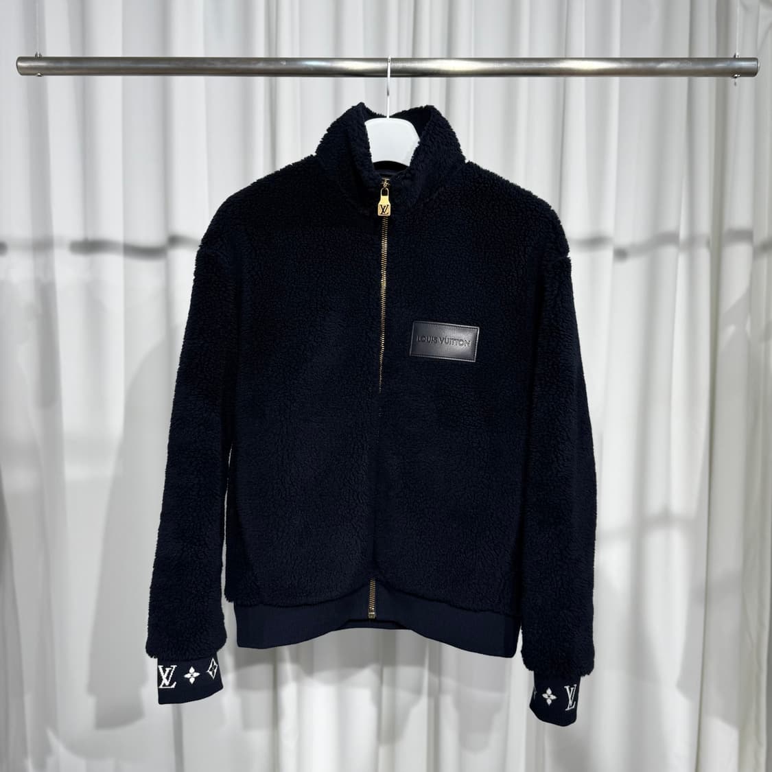 (100) 루이비통 모노그램 레더 패치 플리스 블루종 재킷 상품이미지2