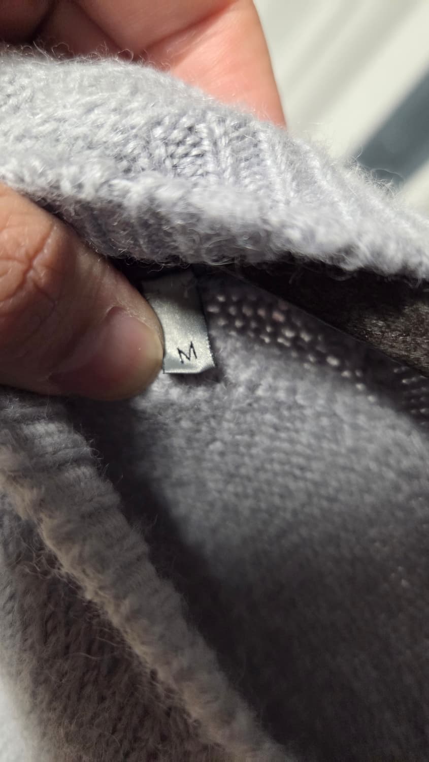 디올 니트 판매합니다. 상품이미지4