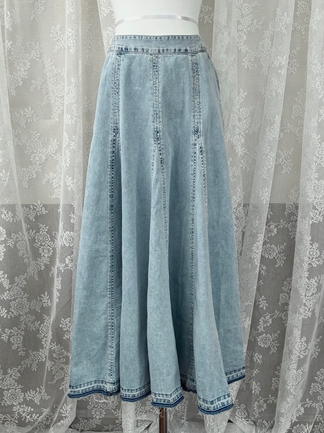 S) 써스데이아일랜드 데님 플레어 롱스커트 연청 상품이미지1