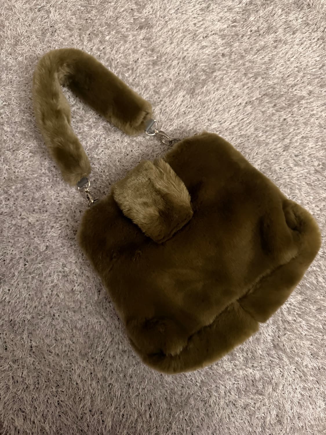 소프트서울 퍼 숄더백 상품이미지1