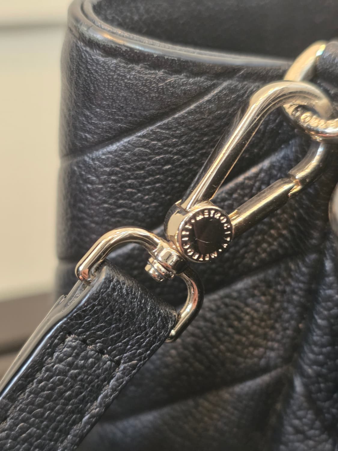 메트로씨티 네오 루체 블랙 V백 토트겸숄더백 상품이미지6