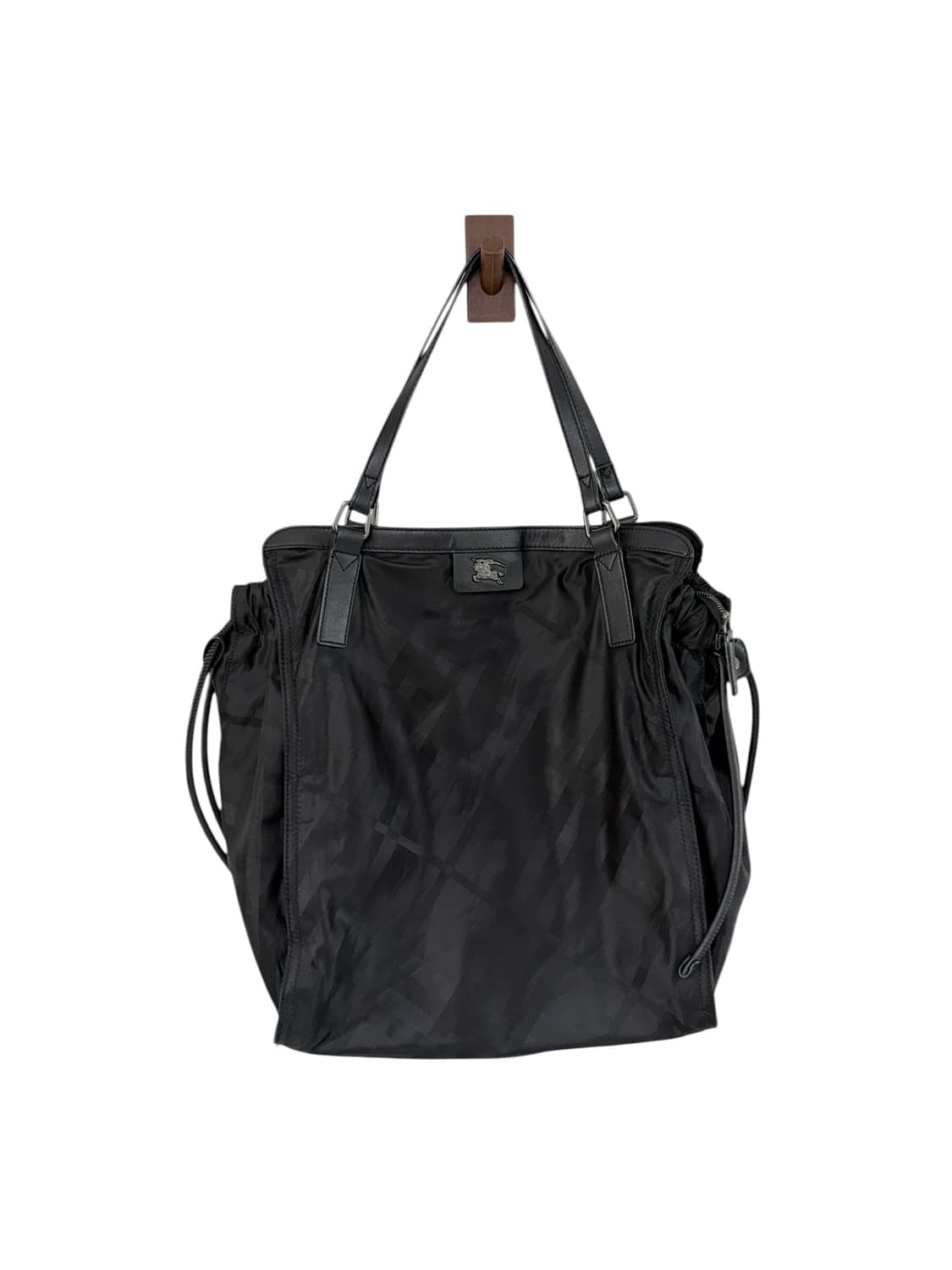 버버리 나일론 백 블랙 상품이미지1