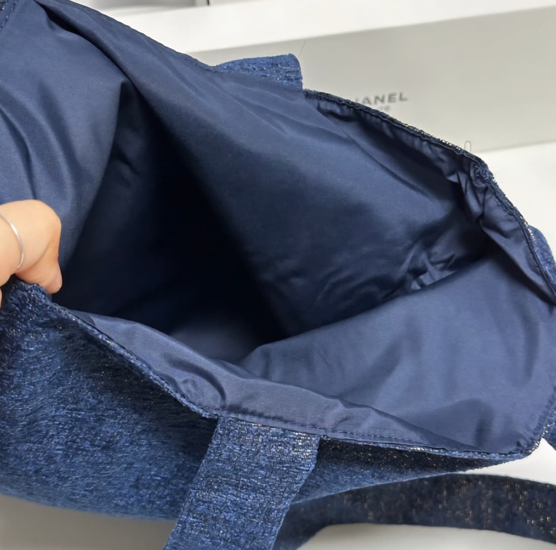 샤넬 23년 트위드 베니티 파우치+에코백+헤어악세사리 상품이미지5