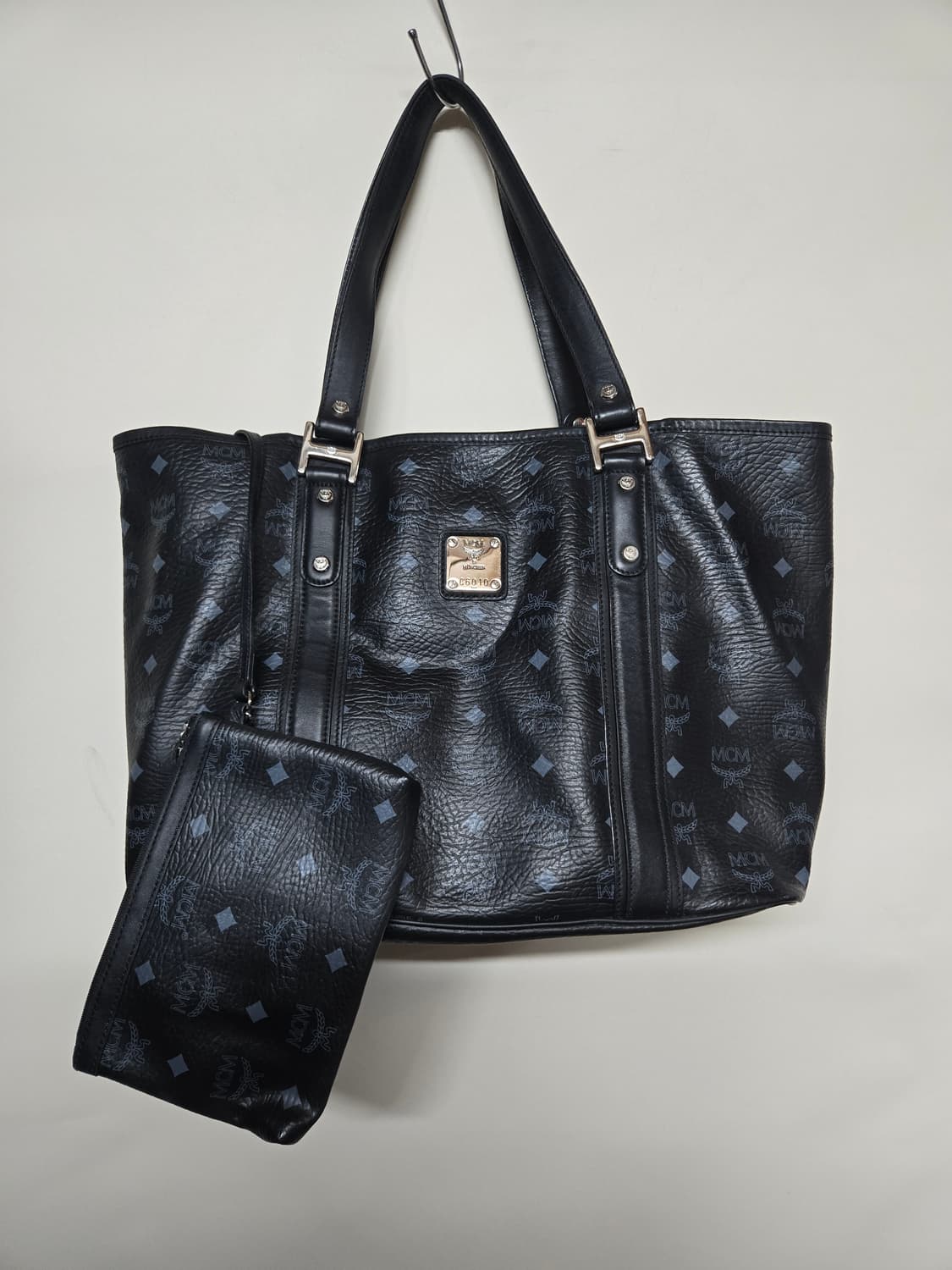 MCM 비세토스 블랙 쇼퍼백 + 파우치 상품이미지1
