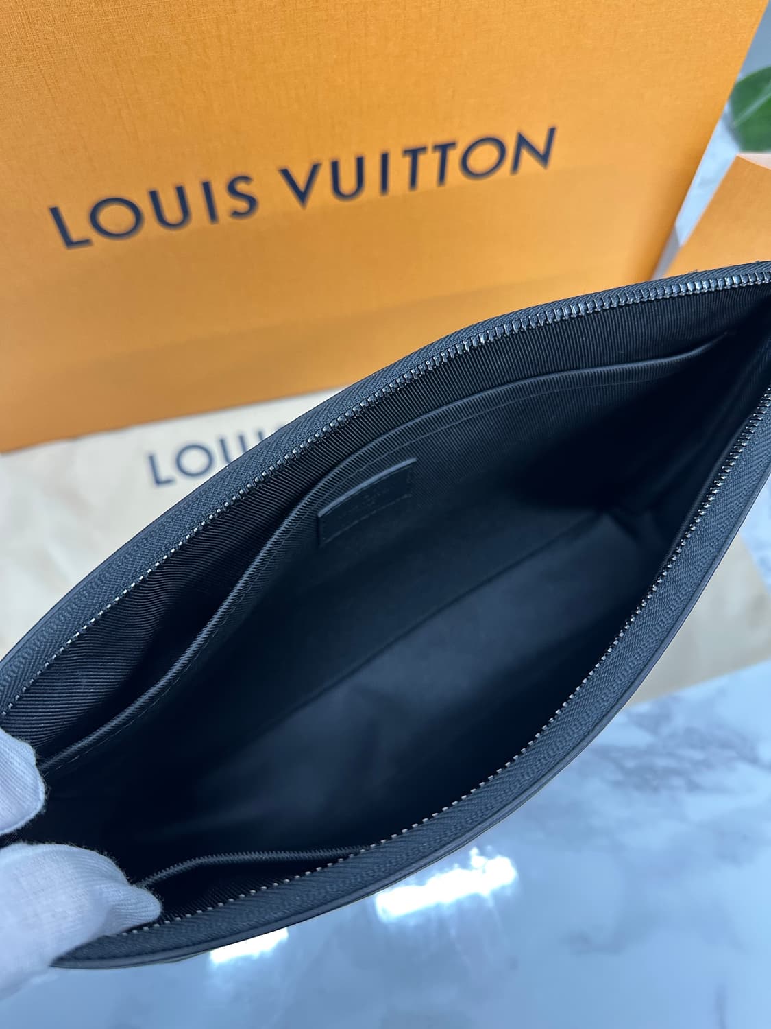 [새상품급/풀구성] 루이비통 포쉐트 보야주 수플 쉐도우 블랙 상품이미지7