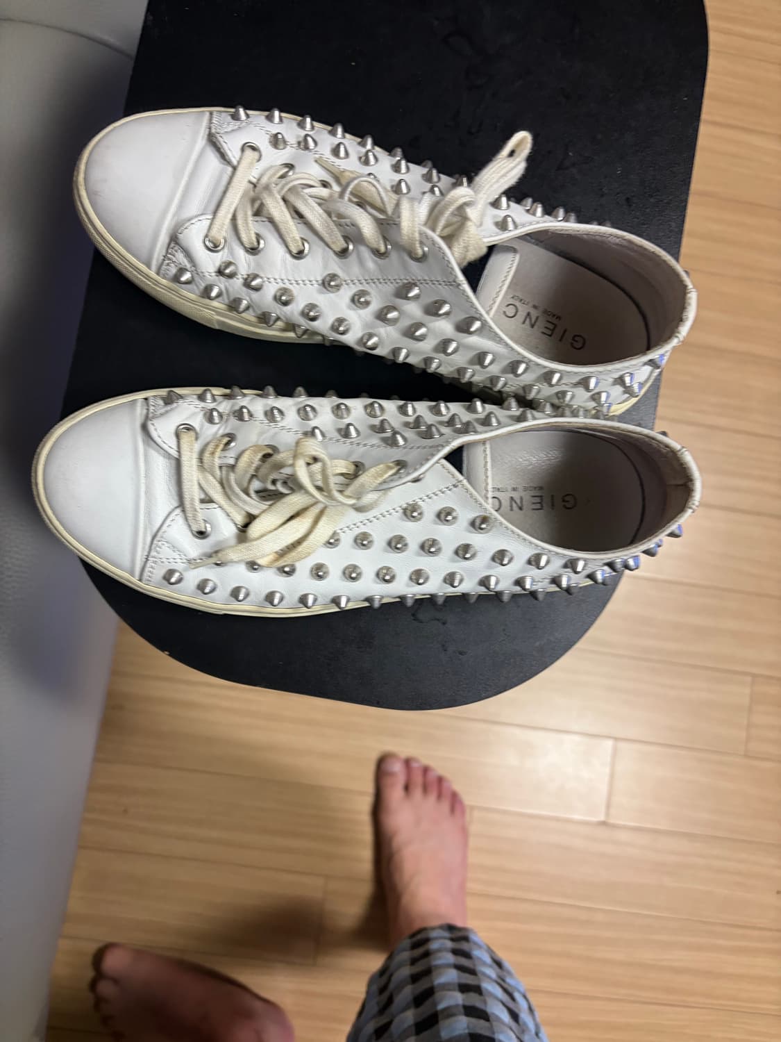 젠치 스터드 스니커즈260 상품이미지2