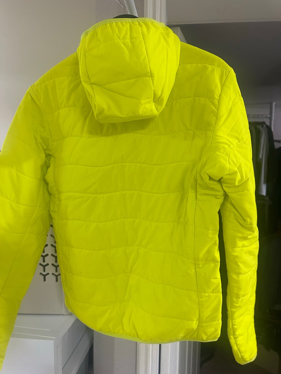 오스트리야 샙우드 신세틱 자켓 포멜로 S사이즈 팝니다. 상품이미지3