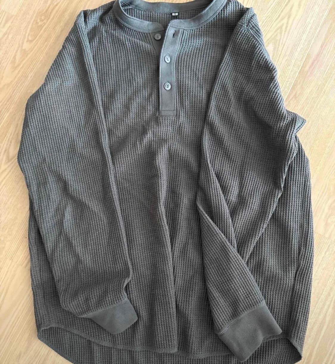 [L] 유니클로 헨리넥 블랙,그레이 2벌 일괄 상품이미지2