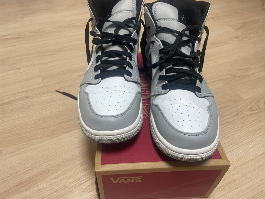 Jordan 1 Mid Light Smoke Grey조던미드스모크그레이 상품이미지2