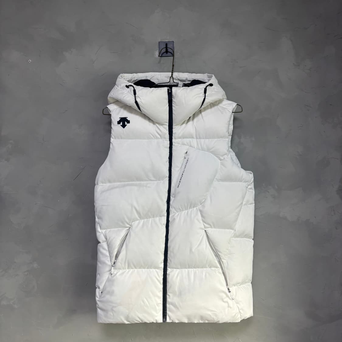 데상트 덕다운 패딩조끼 화이트 상품이미지1