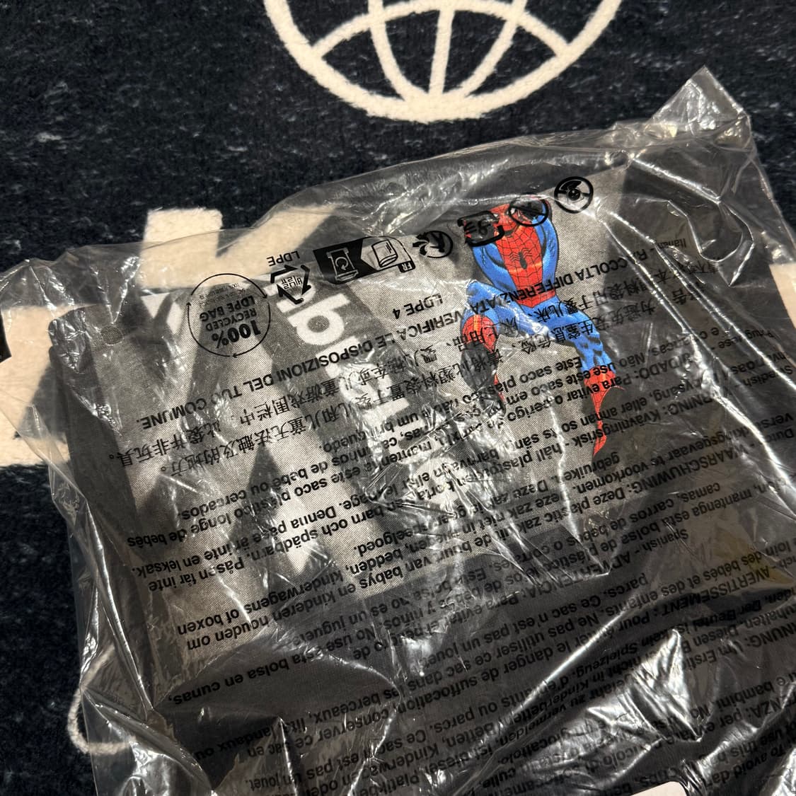 슈프림 스파이더맨 티셔츠 블랙 26SS 새상품 L 상품이미지1