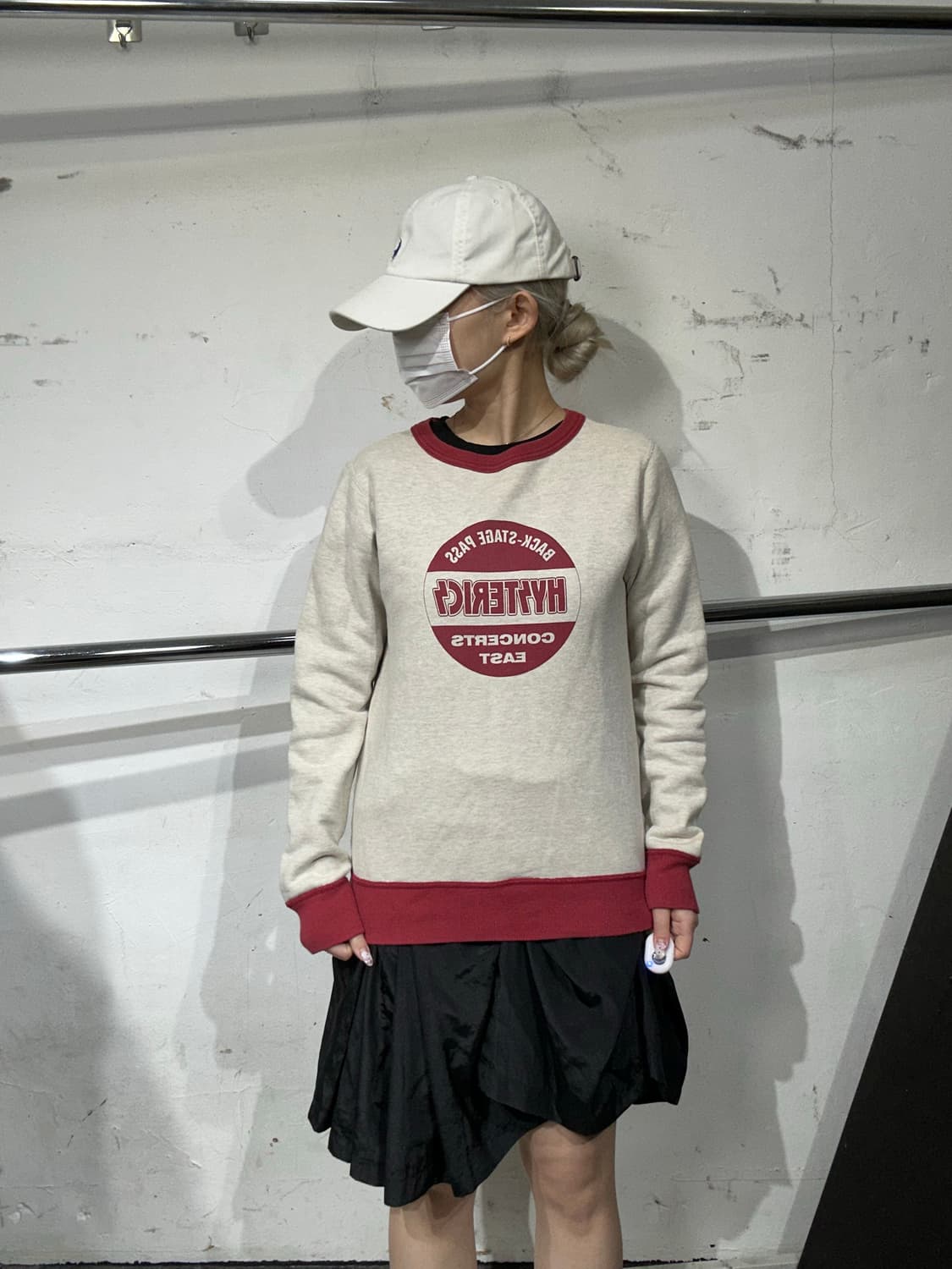 히스테릭 글래머 베이지 레드 써클 로고 프린팅 맨투맨 스웻 셔츠 상품이미지2