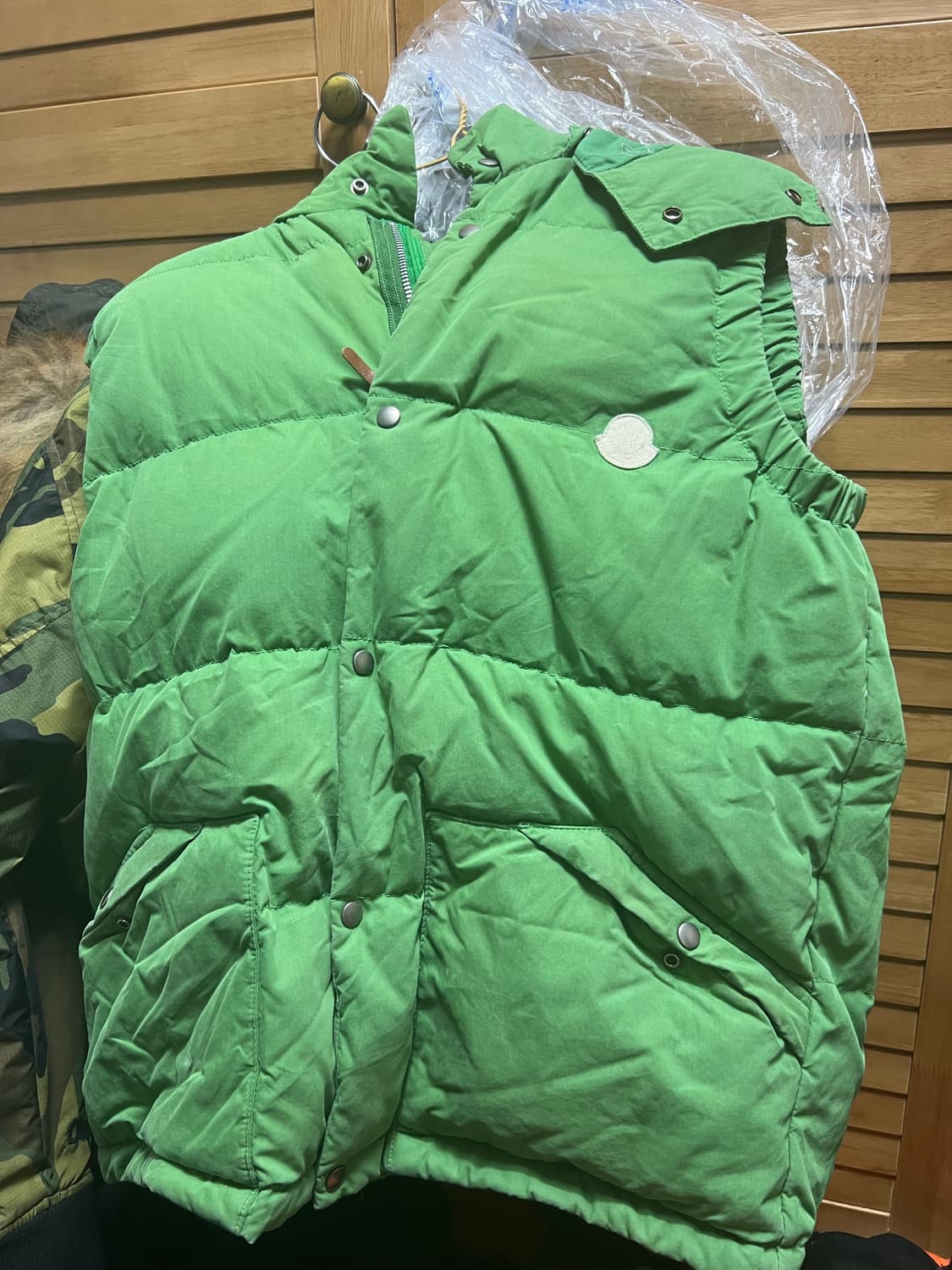 몽클레어 비즈빔 콜라보 다운베스트 L 상품이미지1