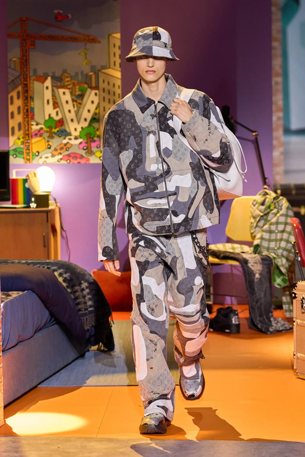 루이비통 슈퍼키드 모노그램 포트레이트 데님팬츠 상품이미지4