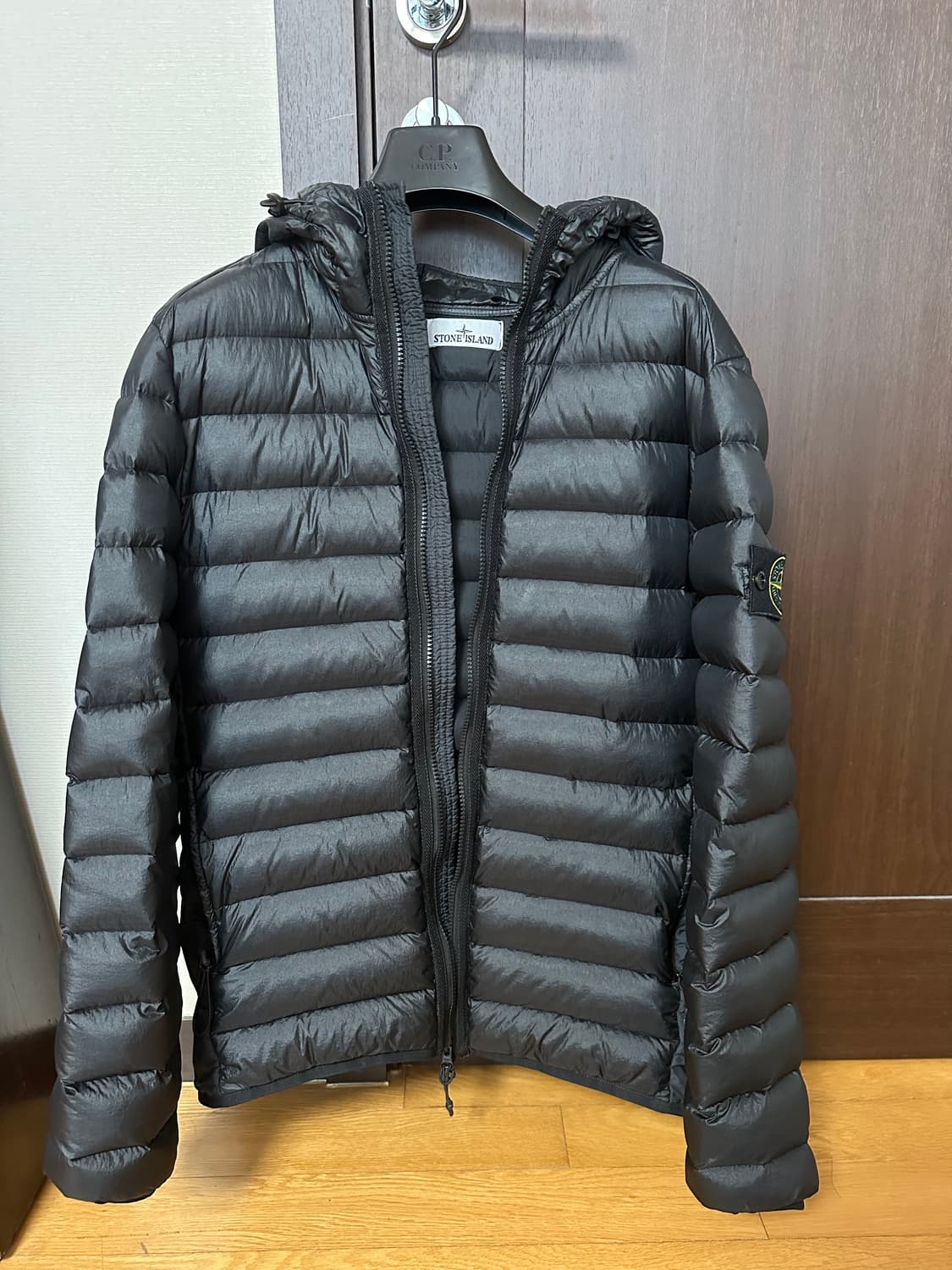 스톤아일랜드 룸우븐 경량패딩 상품이미지1