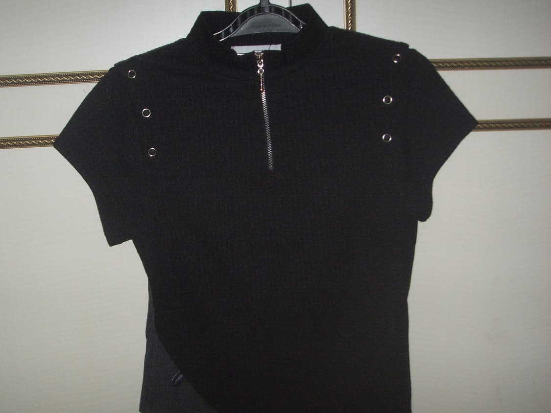 debbyupper 데비어퍼 컷아웃 하프집업 상품이미지2