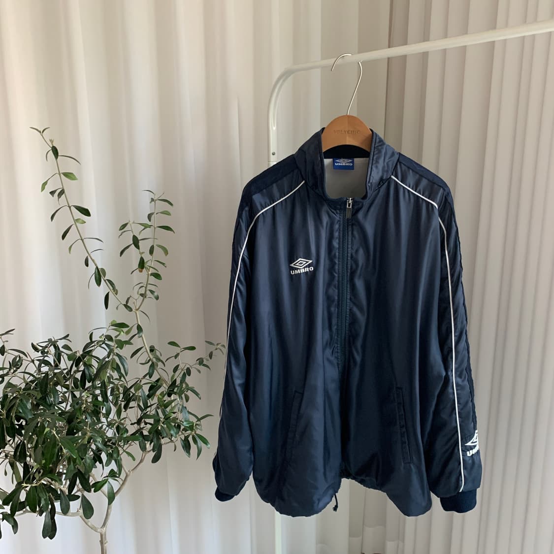 엄브로 UMBRO 빈티지 테이핑 포인트 바람막이 점퍼 상품이미지1