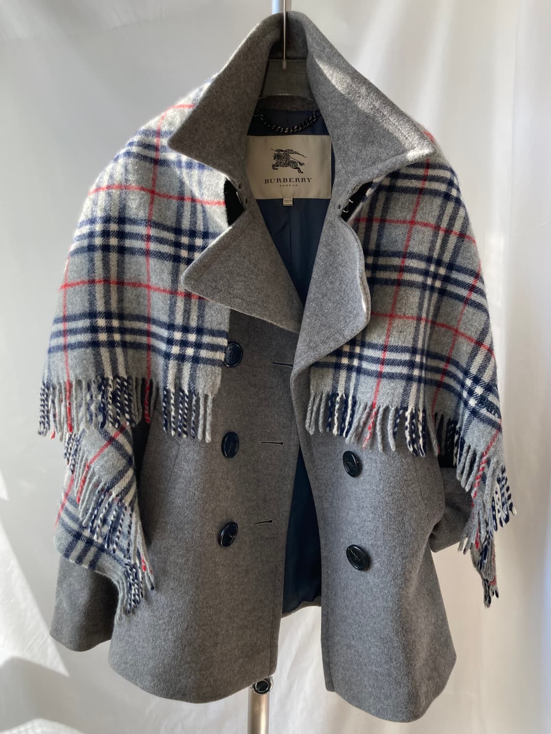 정품) 버버리 노바체크 울100 무릎담요 겸 숄 그레이 상품이미지1