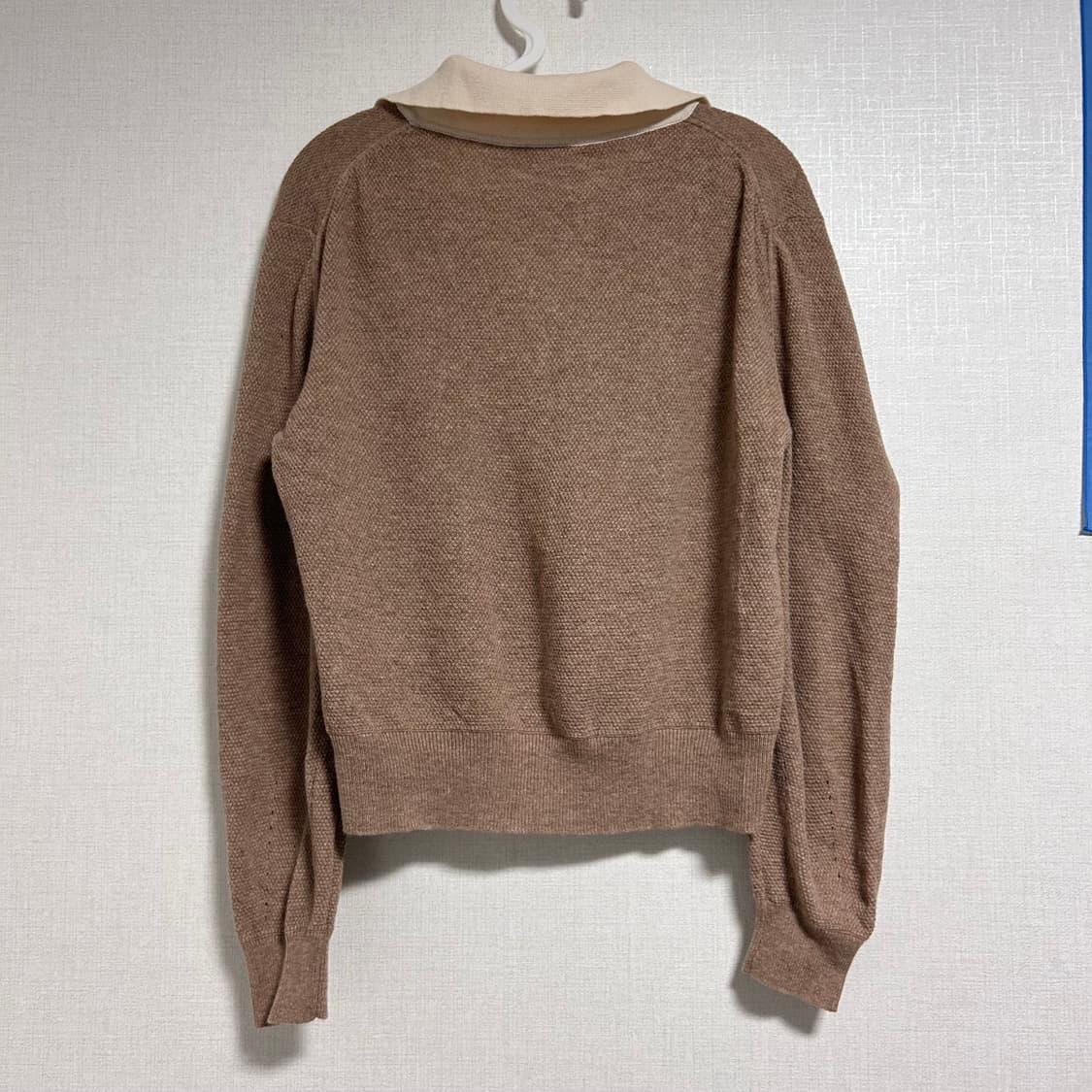 앳코너 슈퍼파인 메리노 울 카라 콤비 니트 가디건 베이지 (차정원 착용) 상품이미지9