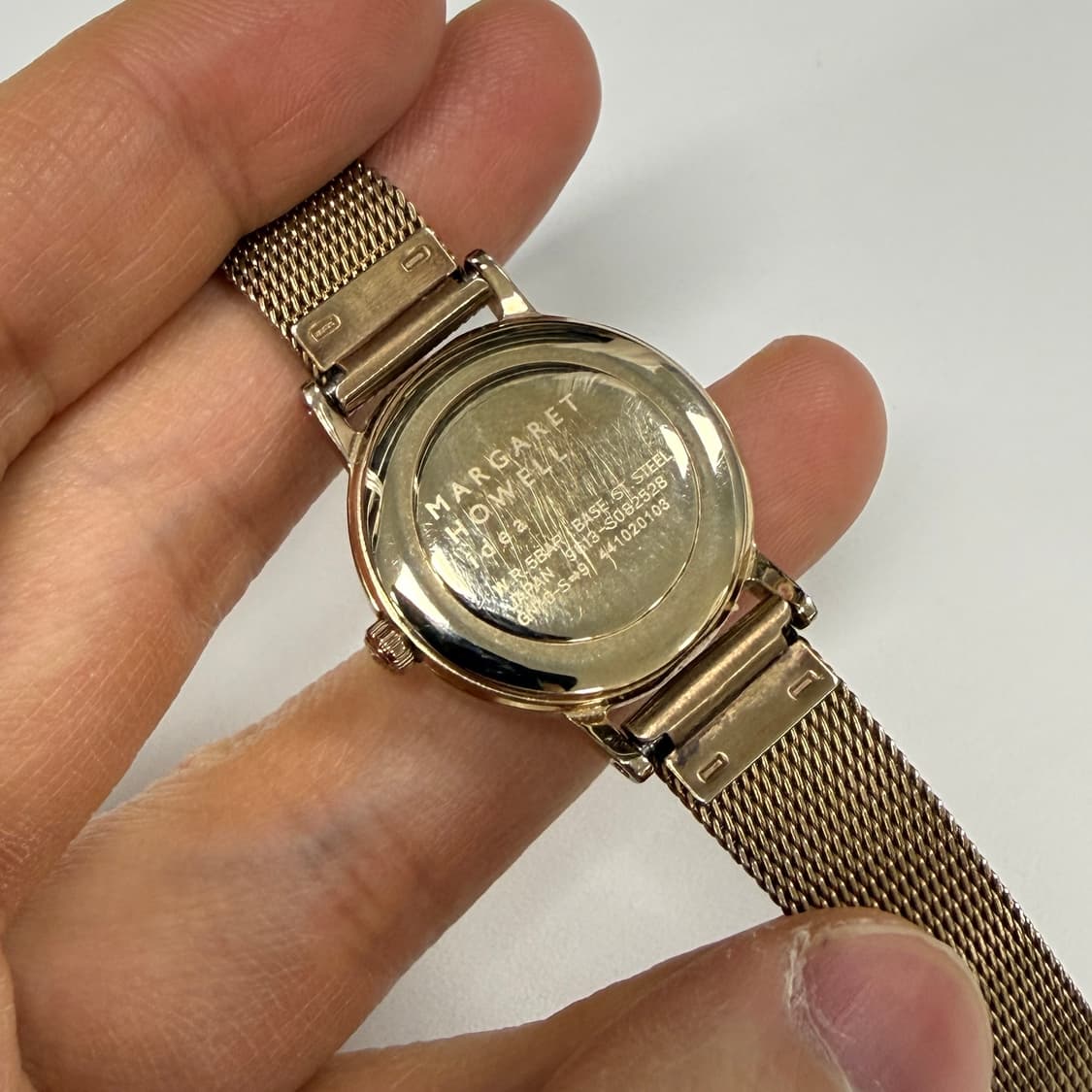 Margaret Howell round watch in gold 상품이미지6