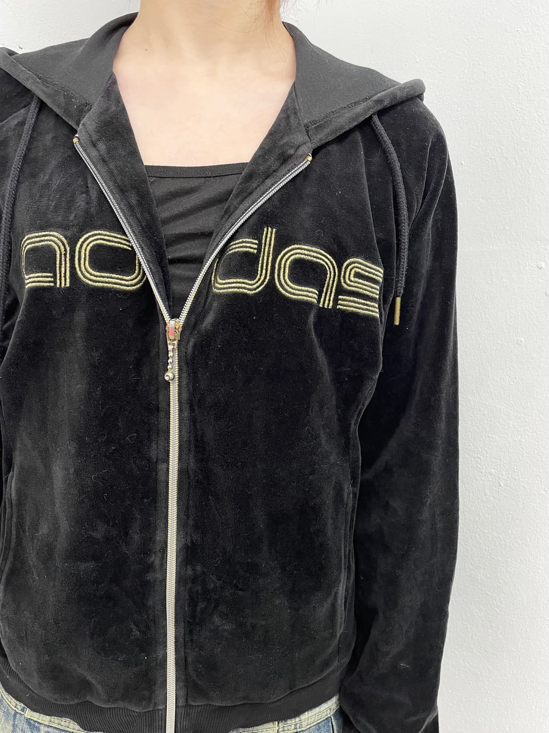 아디다스 벨벳 로고 후드집업 상품이미지3