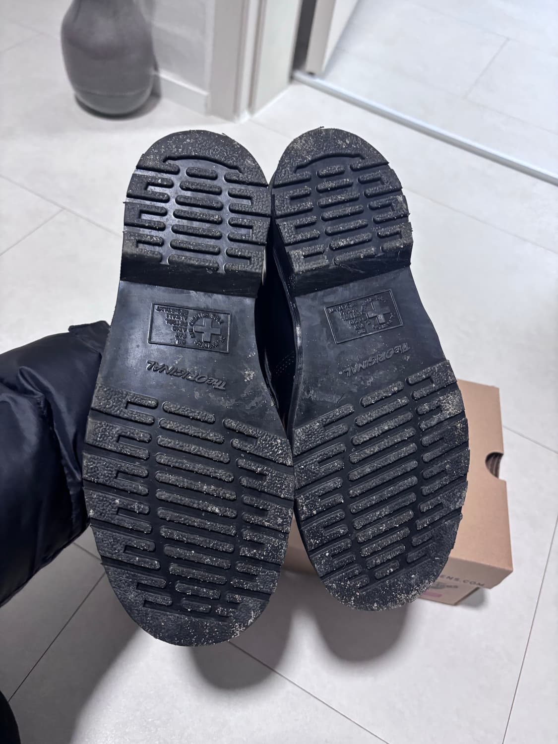 [250]슈프림 닥터마틴 펜톤 로퍼 블랙 상품이미지3