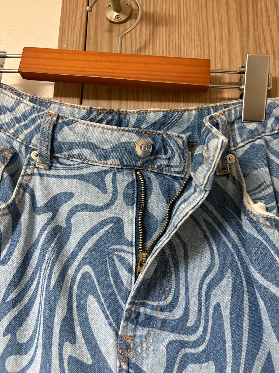 H&M 마블 패턴 데님 팬츠 (남성 M~L) 상품이미지3