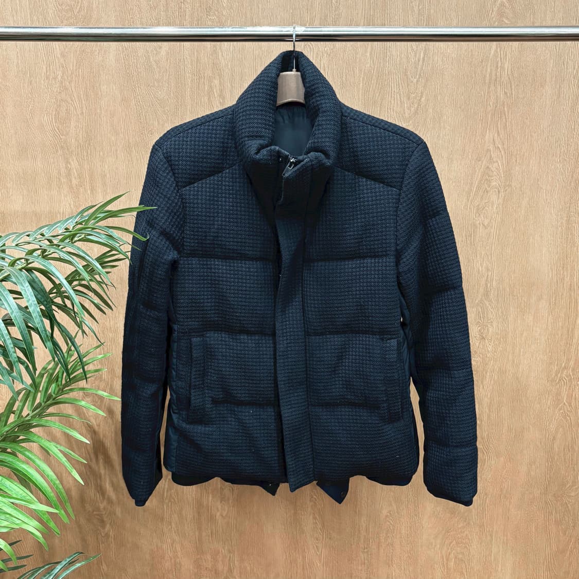 솔리드옴므 패딩 점퍼 하운드투스 텍스처 탈부착 이너 리브 디테일 블랙 상품이미지1