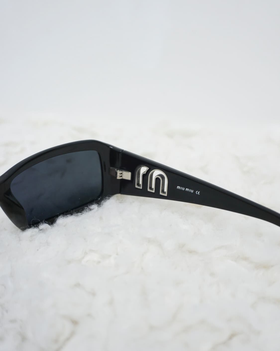 MIU MIU logo temple sunglasses 상품이미지8