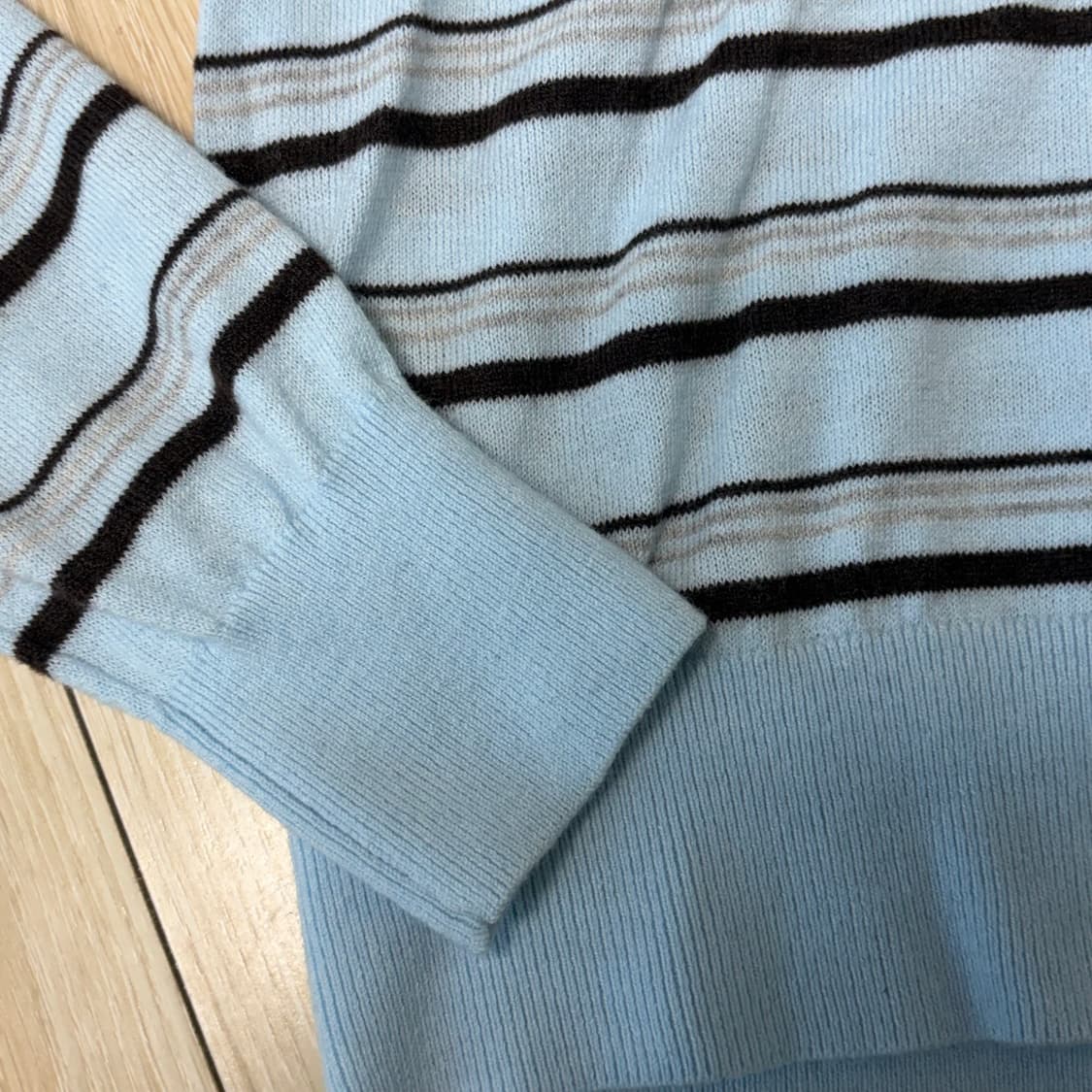 로엠 단가라 스프라이프 카라 스웨터 티 상품이미지5