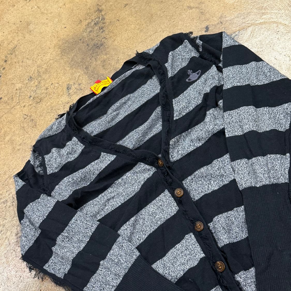 비비안웨스트우드 블랙 그레이 스트라이프 브이넥 가디건  상품이미지1