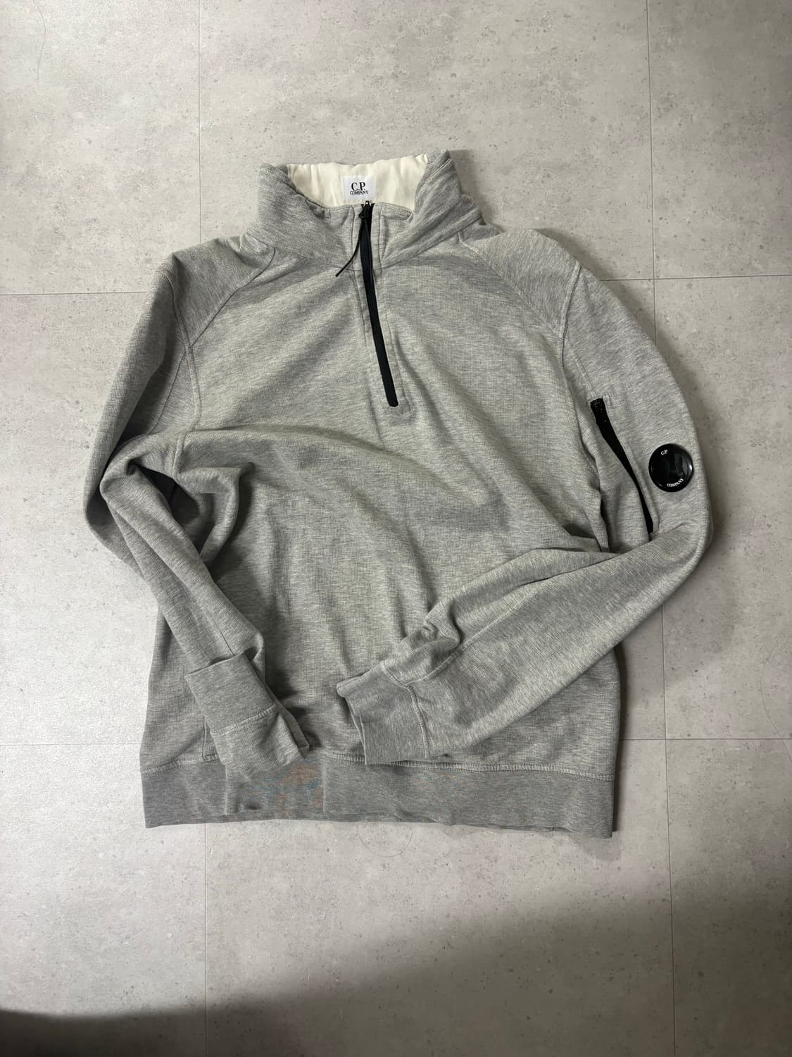 Cp컴퍼니 반집업 상품이미지1