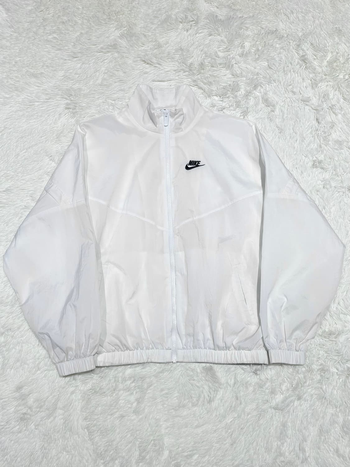 나이키 화이트 스우시 오버핏 바람막이 상품이미지4