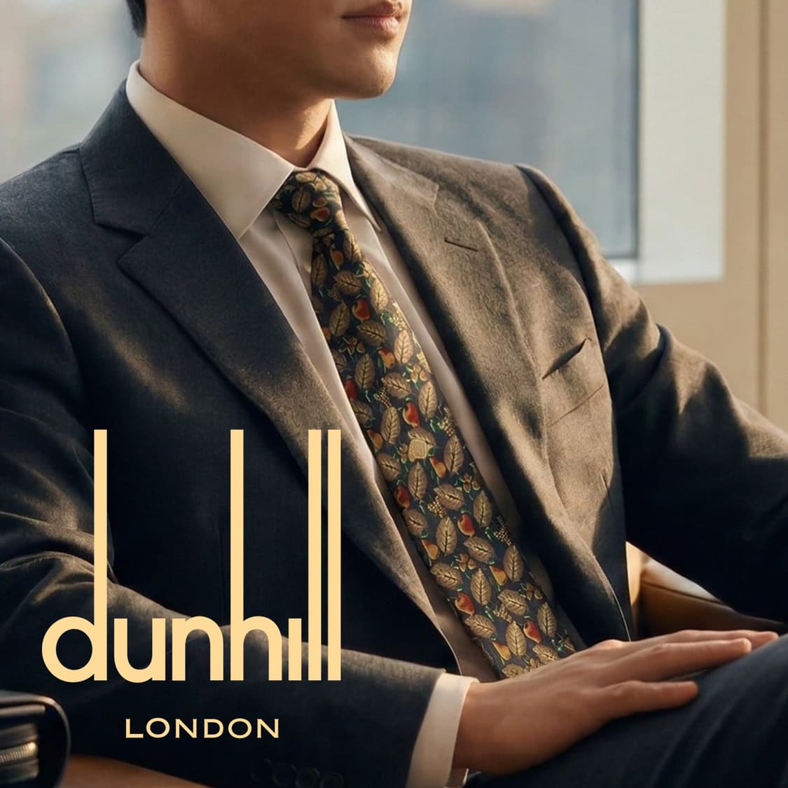 던힐 실크 다크네이비 과일 모티브 넥타이 9.9cm A+등급 K2195 상품이미지1