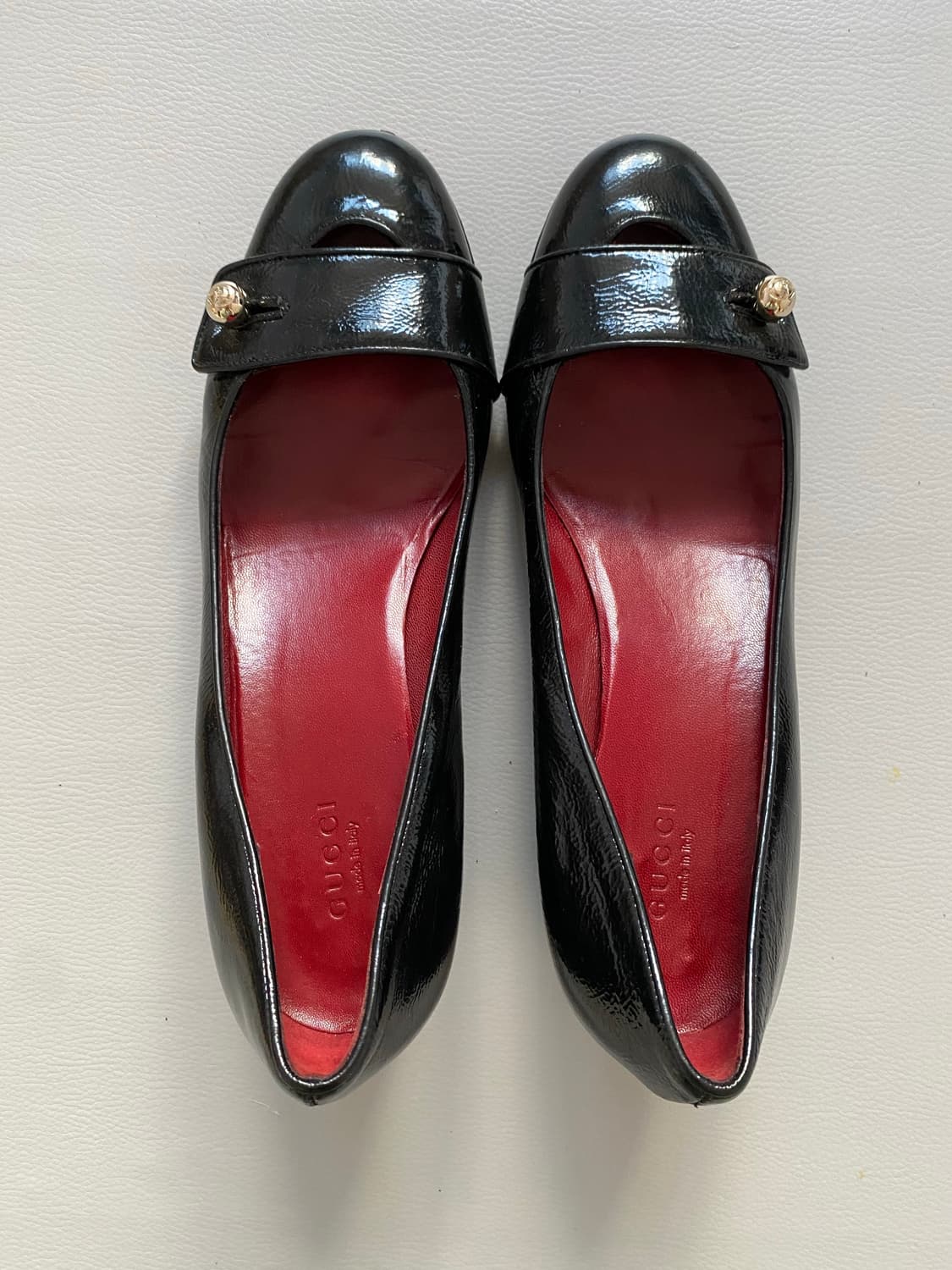 [구찌] 정품 블랙 페이턴트 금장 버튼 펌프스 (36.5 사이즈) 상품이미지1