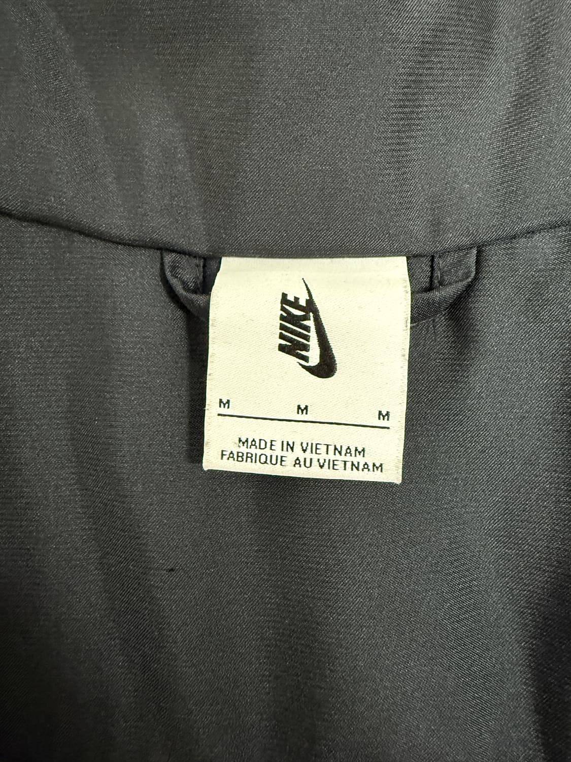 [나이키] NRG 솔로 스우시 사틴 봄버 자켓 블랙 돌-아시아(M) 상품이미지3