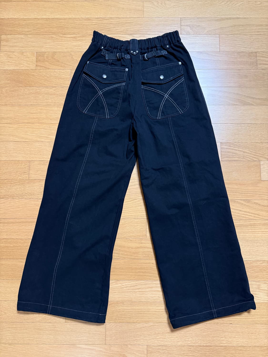 아캄 Knee Pin-tuck Studded Cotton Pants 블랙 상품이미지3