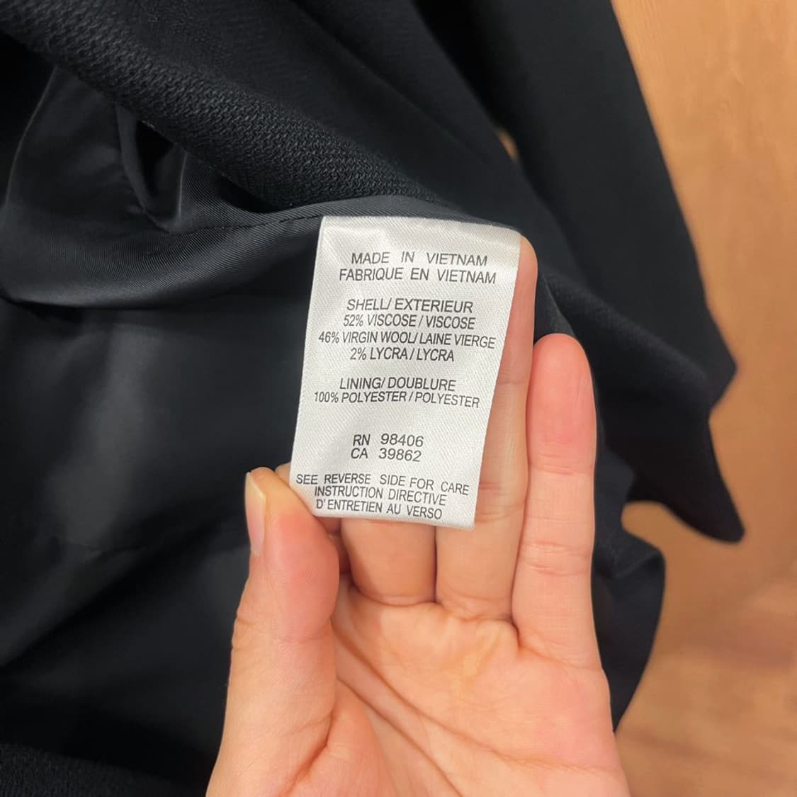 띠어리 숏 블레이저 자켓 프론트 오픈 입체 패턴 절개 포켓 디테일 블랙 상품이미지7