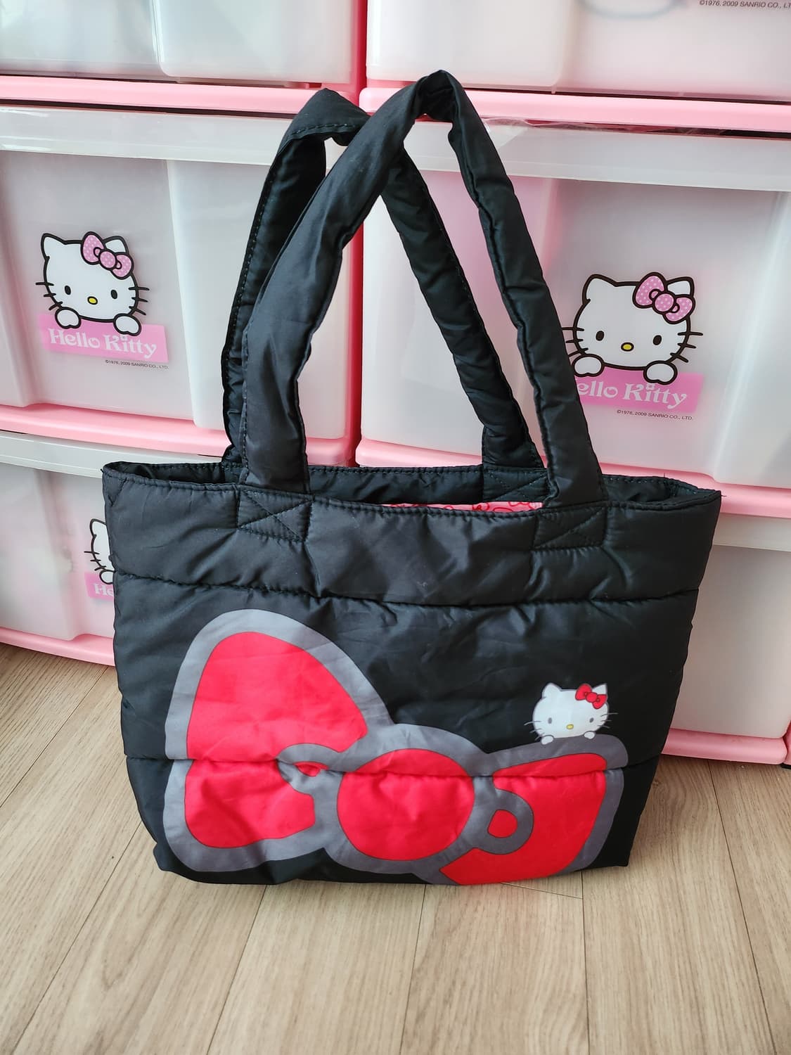 헬로키티 블랙 퀼팅 토트백 45주년 기념가방 상품이미지1