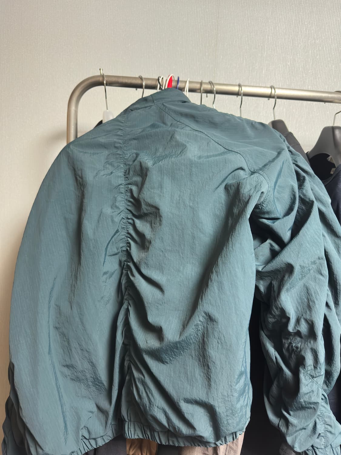 쿠어 테일 드로스트링 윈드브레이커 상품이미지3