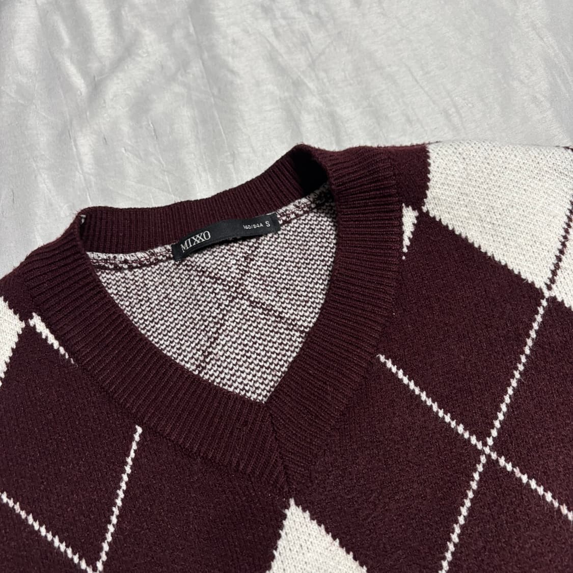 아가일 V넥 크롭 니트  상품이미지3