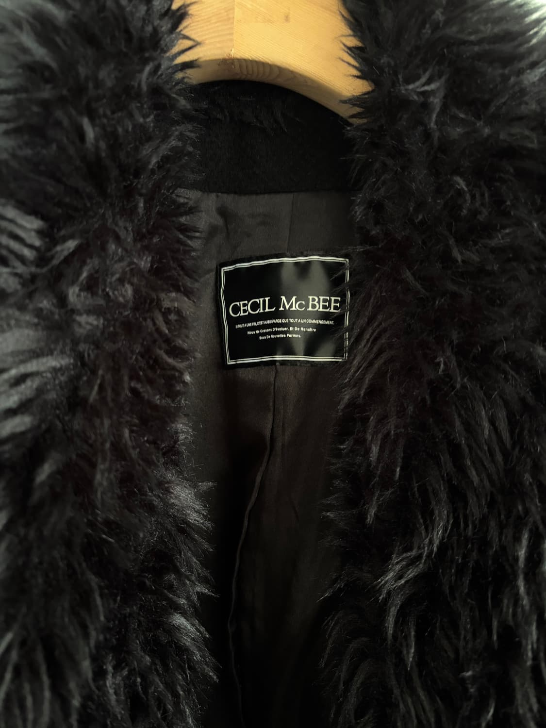 세실맥비 오네갸루 블랙 퍼 카라 코트 상품이미지7