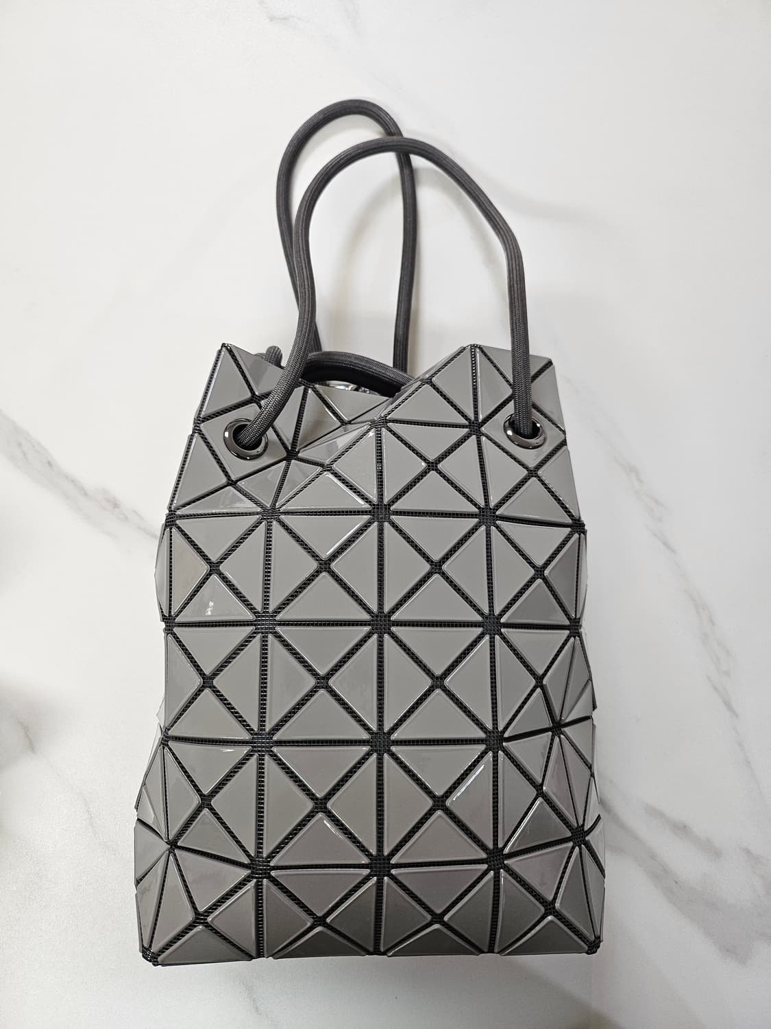 (새상품)바오바오 한정판 원톤 링백 다크그레이 상품이미지2