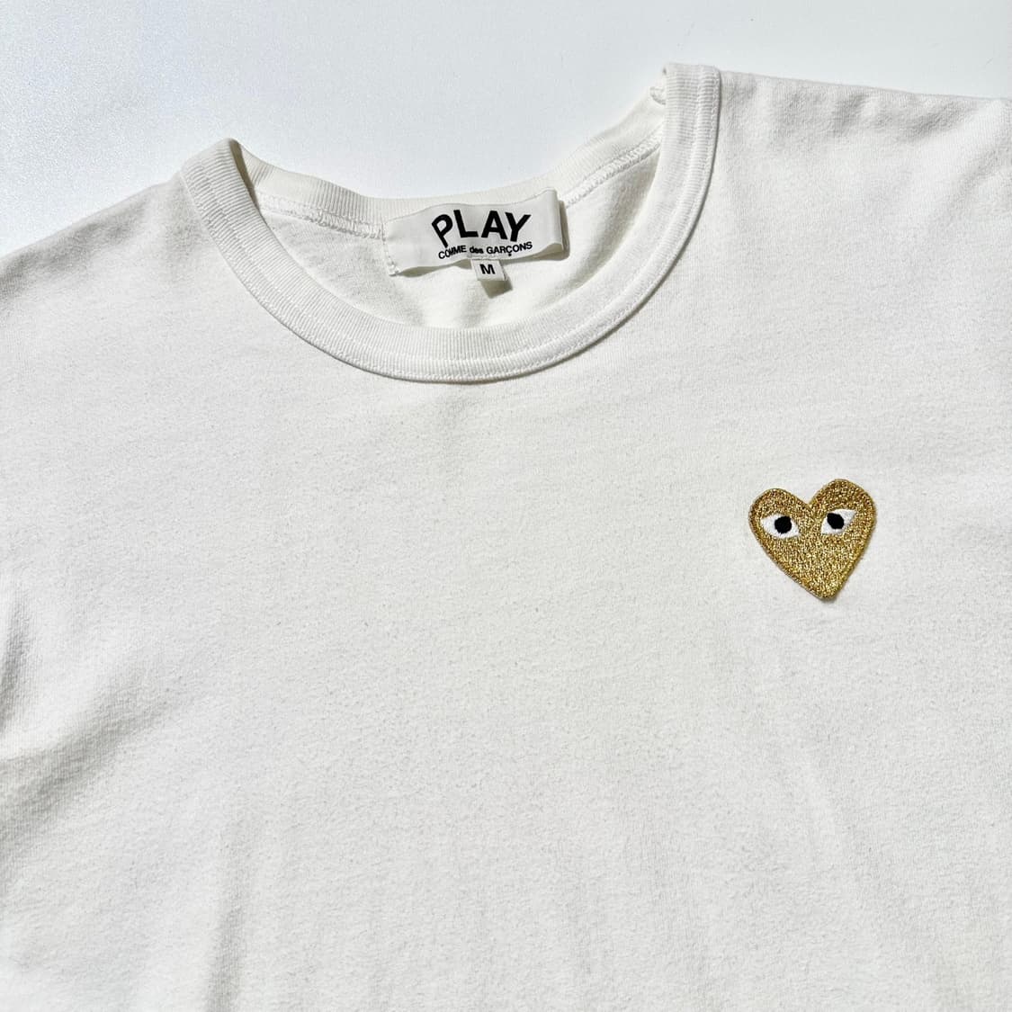 꼼데가르송 플레이 골드 하트 와펜 반팔 티셔츠 상품이미지3