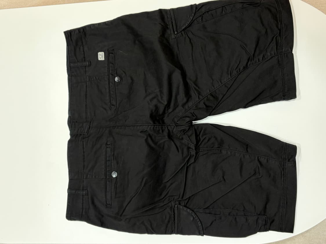 [정품] C.P. 컴퍼니 스트레치 사틴 카고 쇼츠 블랙  상품이미지3