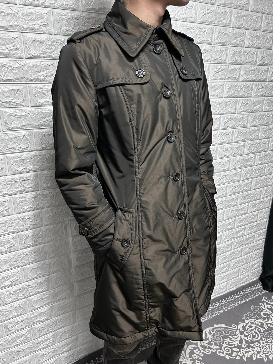 아르마니 꼴레지오니 패디드 트렌치 코트 상품이미지1